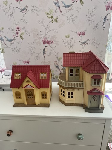 Sylvanian families red roof - families,