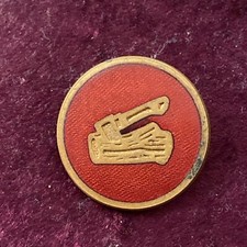 C1980s SEA SCOUT PATROL ACTIVITY AWARD AXE IN LOG GOLD TONE & RED ENAMEL BADGE