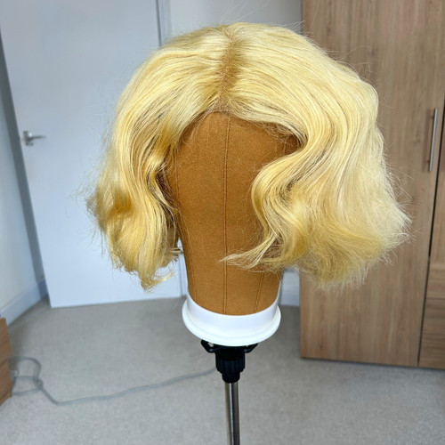 Light blonde wavy bob - light,