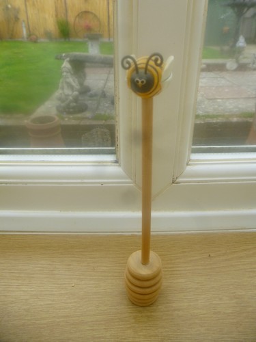 Wooden bee honey twizzle - wooden,