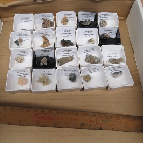 Set smithsonite thumbnail - of,