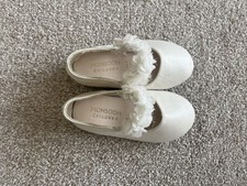Girls ivory/ white flower
