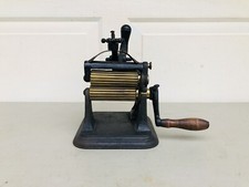 ANTIQUE  FABRIC FLUTING PLEATER CRIMPER IRON ROLLER MACHINE CAST IRON