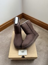 GENUINE UGG BOOTS W CLASSIC