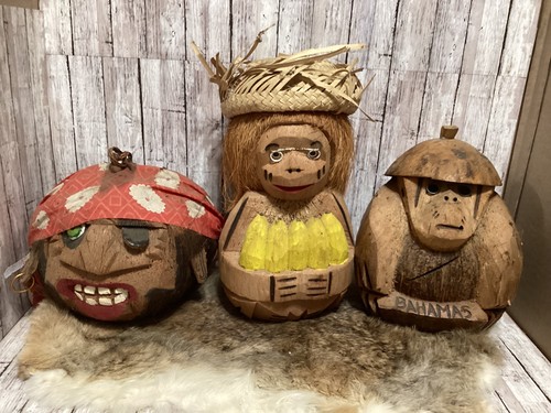 Lot hand carved coconut - lot, hand-carved