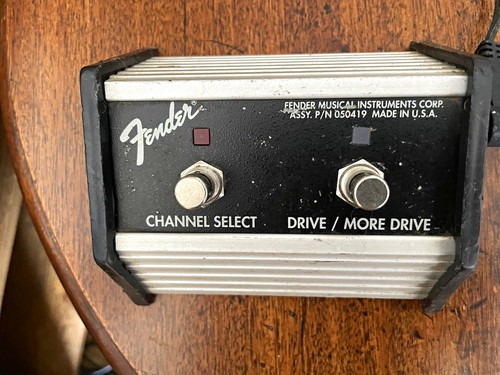 Fender button wired amp - 2-button,