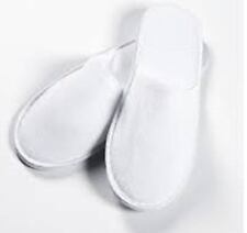 10 PAIR WHITE CLOSED TOE TERRY TOWELLING HOTEL SLIPPERS FREE SIZE APPROX SIZE 8