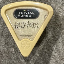 Harry Potter Trivial Pursuit Game Quiz Dice and Trivia Quiz Cards in Case