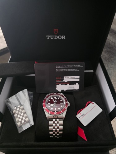 Tudor black bay burgundy - black,