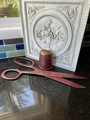 Vtg giant scissors thimble - scissors,