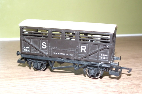 Hornby ton livestock wagon - 10,