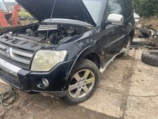 mitsubishi shogun passenger left wing black + arch 06 - 17 mk4