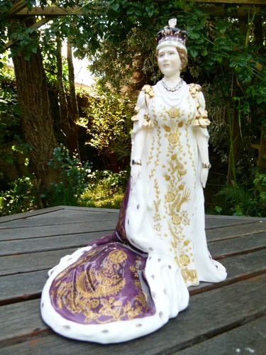 Royal worcester queen - worcester,