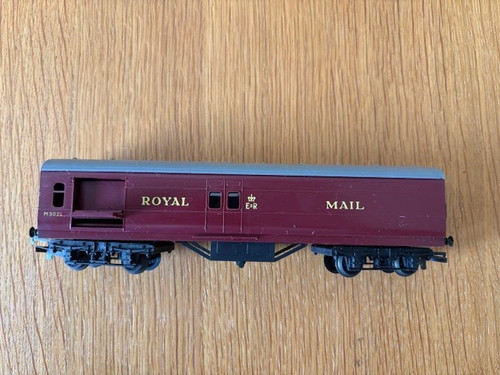 Triang operating mail coach - triang,