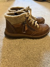 Lady’s pavers ankle boots in