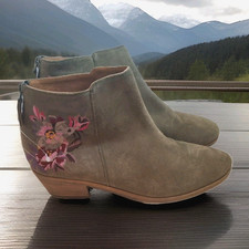 Joules Embroidered Heel Suede