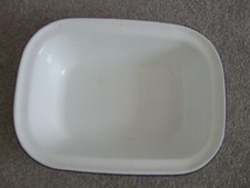 VINTAGE WHITE ENAMEL BLUE RIM PIE DISH STEAK PUDDING EXCELLENT CONDITION 26 x 19