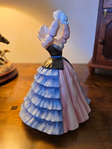 Royal doulton figurine - doulton,
