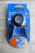 Fiskars Squeeze Punch Flower