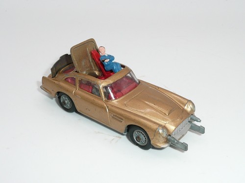 Corgi 261 james bond - corgi, aston