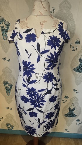 Pretty blue white floral cold - pretty,