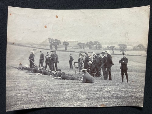 Soldiers shooting range - on,