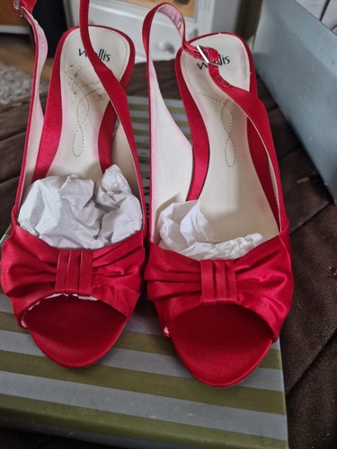 Red satin shoes - size, 5