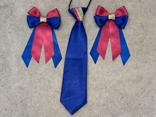 Equestrian showing bows - showing,