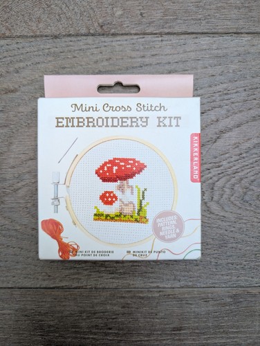 Kikkerland mini cross stitch - cross,