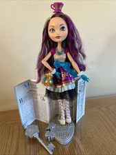 Ever After High Madeline Hatter Doll Stand, Accessories & Story 1st Chapter
