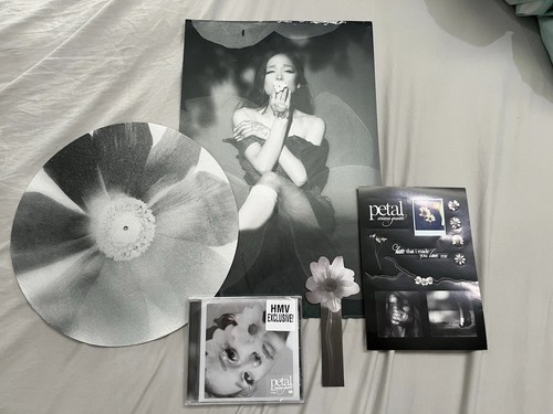 Ariana grande petal exclusive - ariana,