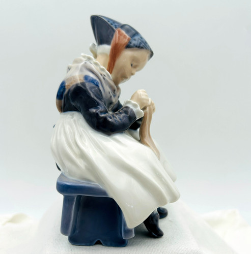 Royal copenhagen amager girl - royal,