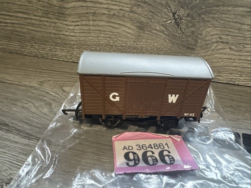 Hornby brown vent van - brown,
