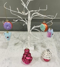 Macaroon And Cupcakes Slices