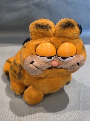 Vintage 1981 garfield sitting - vintage,