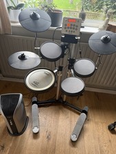 Roland Electronic HD-3 kit. Comes with PM03 amplifier, headphones, stool, sticks