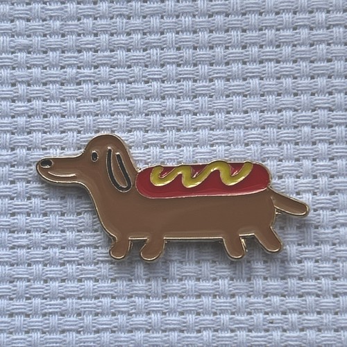 Magnetic needle minder - magnetic, for