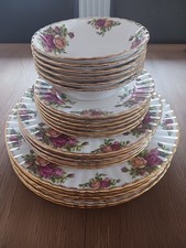 Royal Albert Old Country Roses 24 Piece Dinner Set