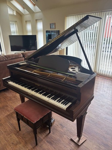 Baby grand piano george - grand,