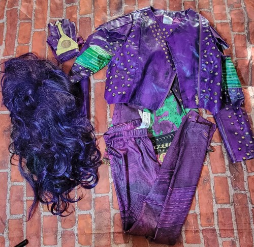 Disney store descendants - disney, mal