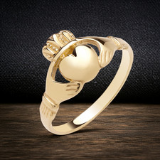 18ct Gold Claddagh Ring on