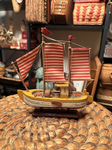Rare vintage wooden model - rare,