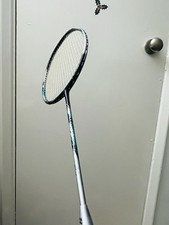 Yonex Astrox 88 play badminton