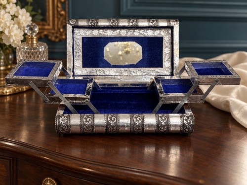 Vintage jewellery box - jewellery, hammered
