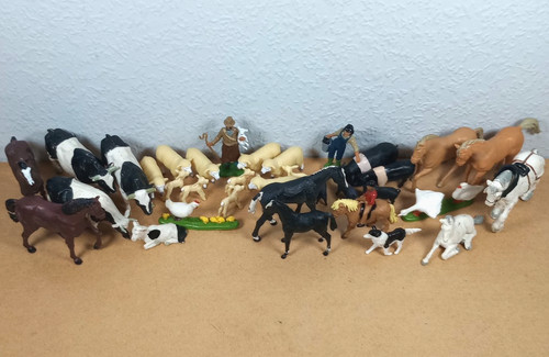 Britains farm bundle pigs cows - bundle,