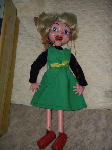Pelham puppets open - ,