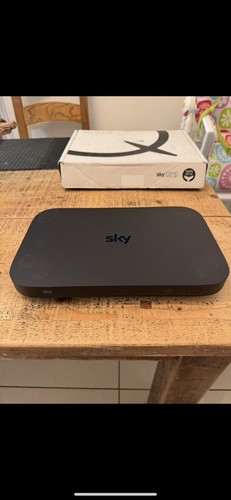 Sky box 1tb with remote - q,