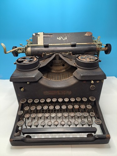Vintage 1940s royal typewriter - vintage,