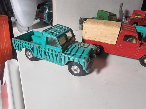 Corgi 438 land rovers - rovers,, bundle
