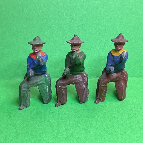 Crescent cowboy kneeling - crescent,